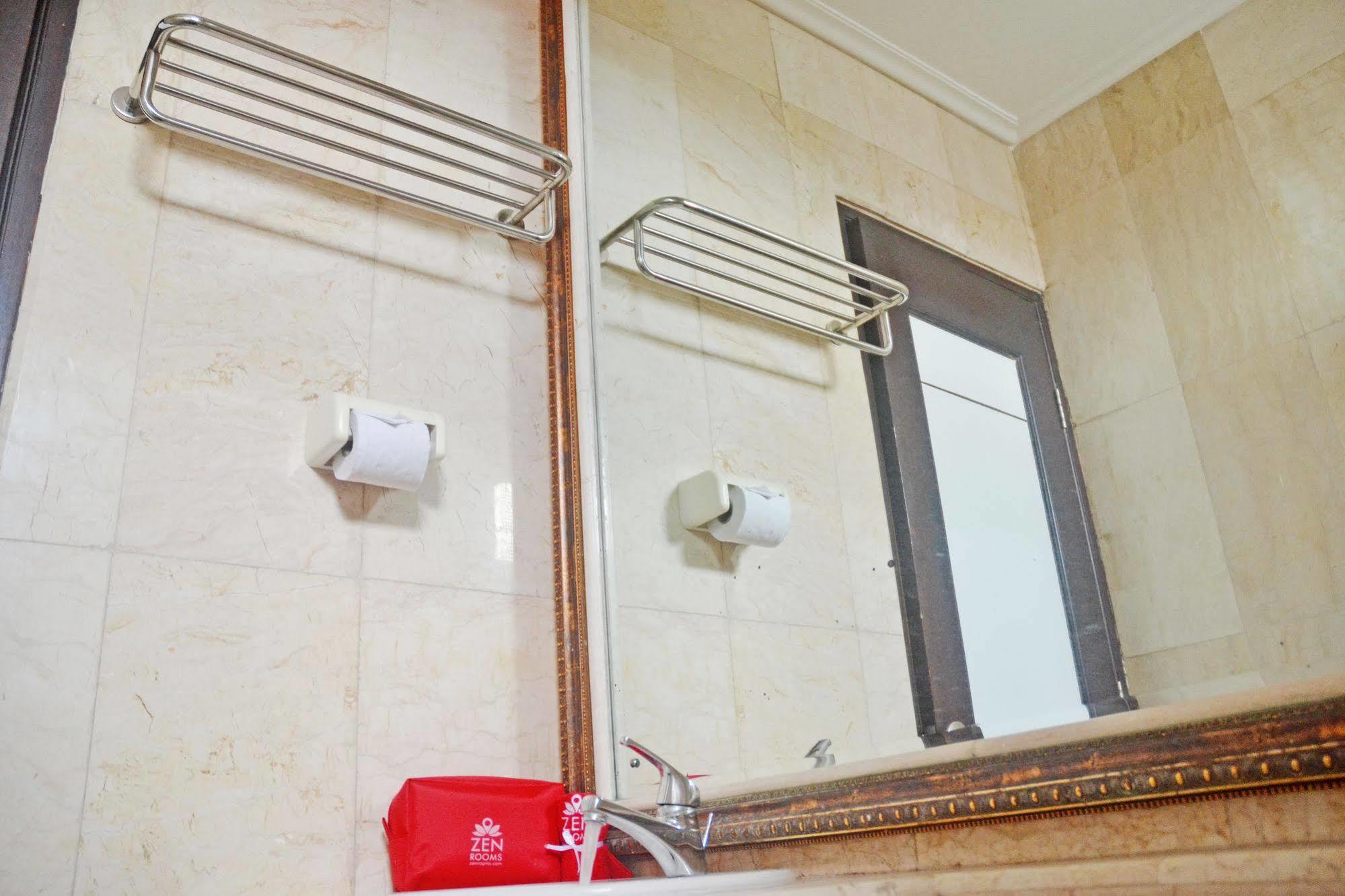 Zen Rooms Sultan Iskandar Muda Сурабая Екстериор снимка