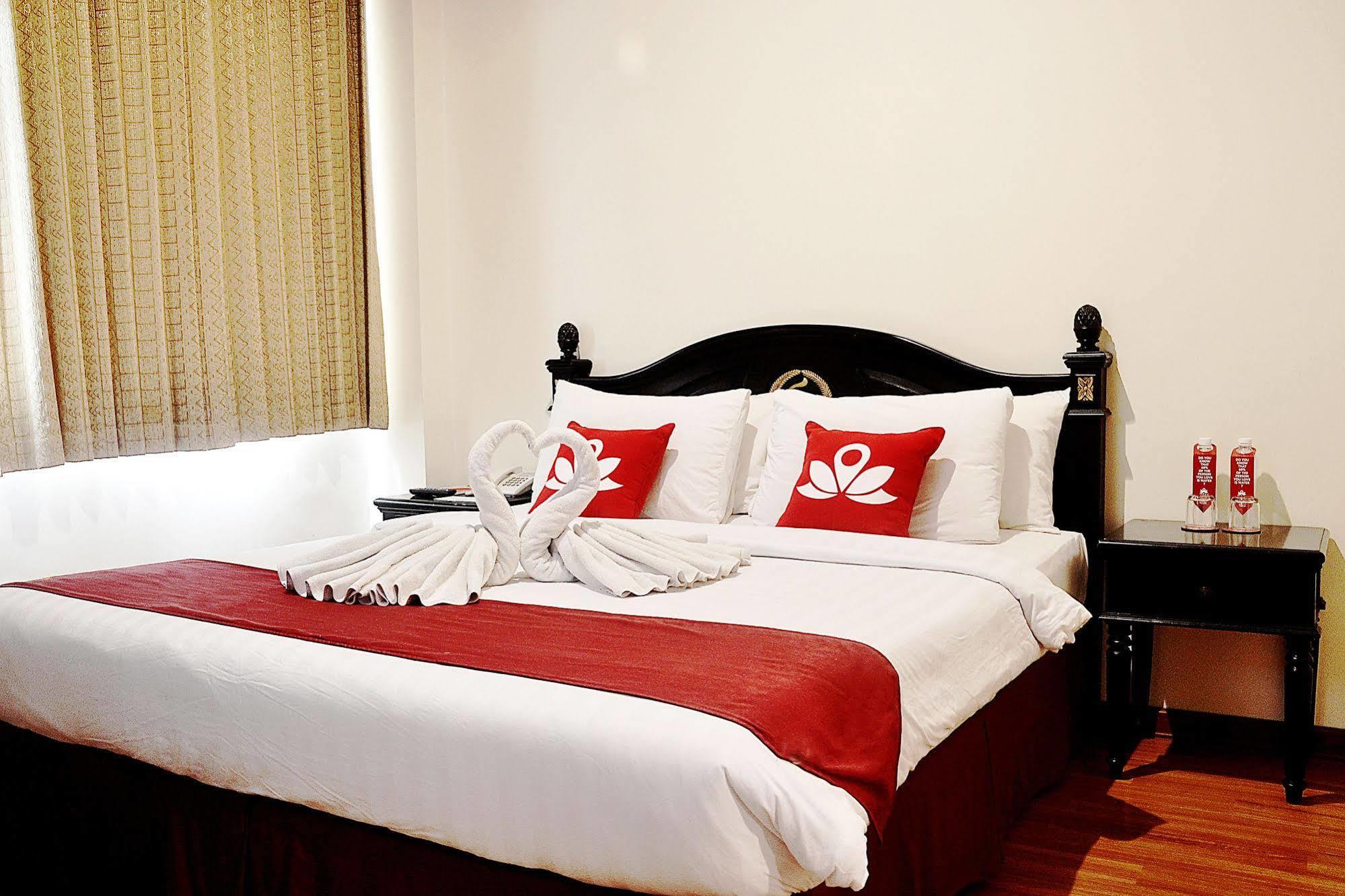 Zen Rooms Sultan Iskandar Muda Сурабая Екстериор снимка