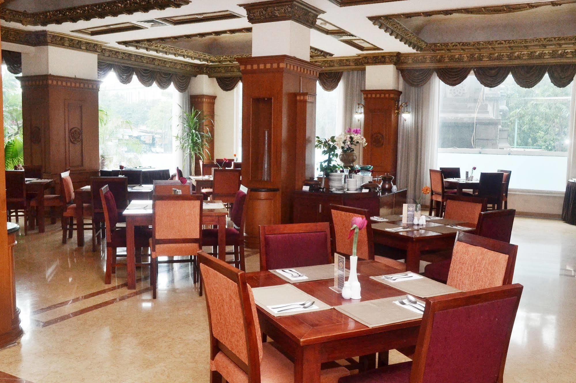 Zen Rooms Sultan Iskandar Muda Сурабая Екстериор снимка